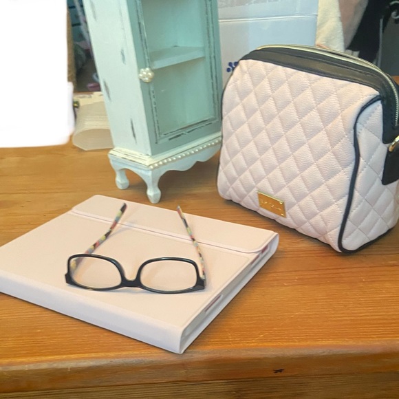 Betsey Johnson pink purse - Picture 5 of 16